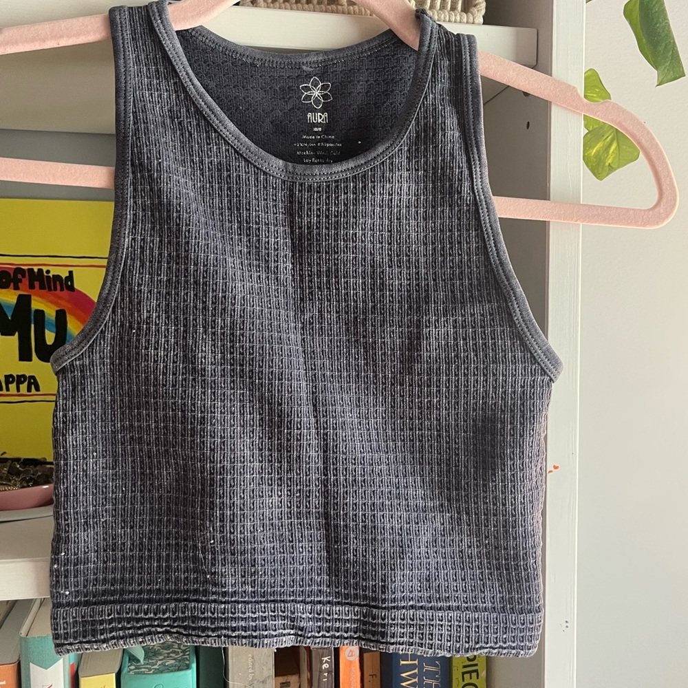 Aura athleisure crop tank!